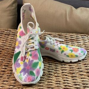 NWOT Floral Patterned Sneakers Sz 11-12